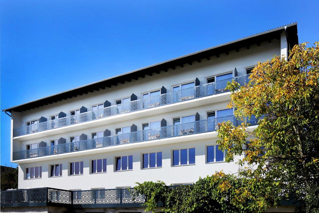 F Hotel 24H Check-In Horsching Bagian luar foto