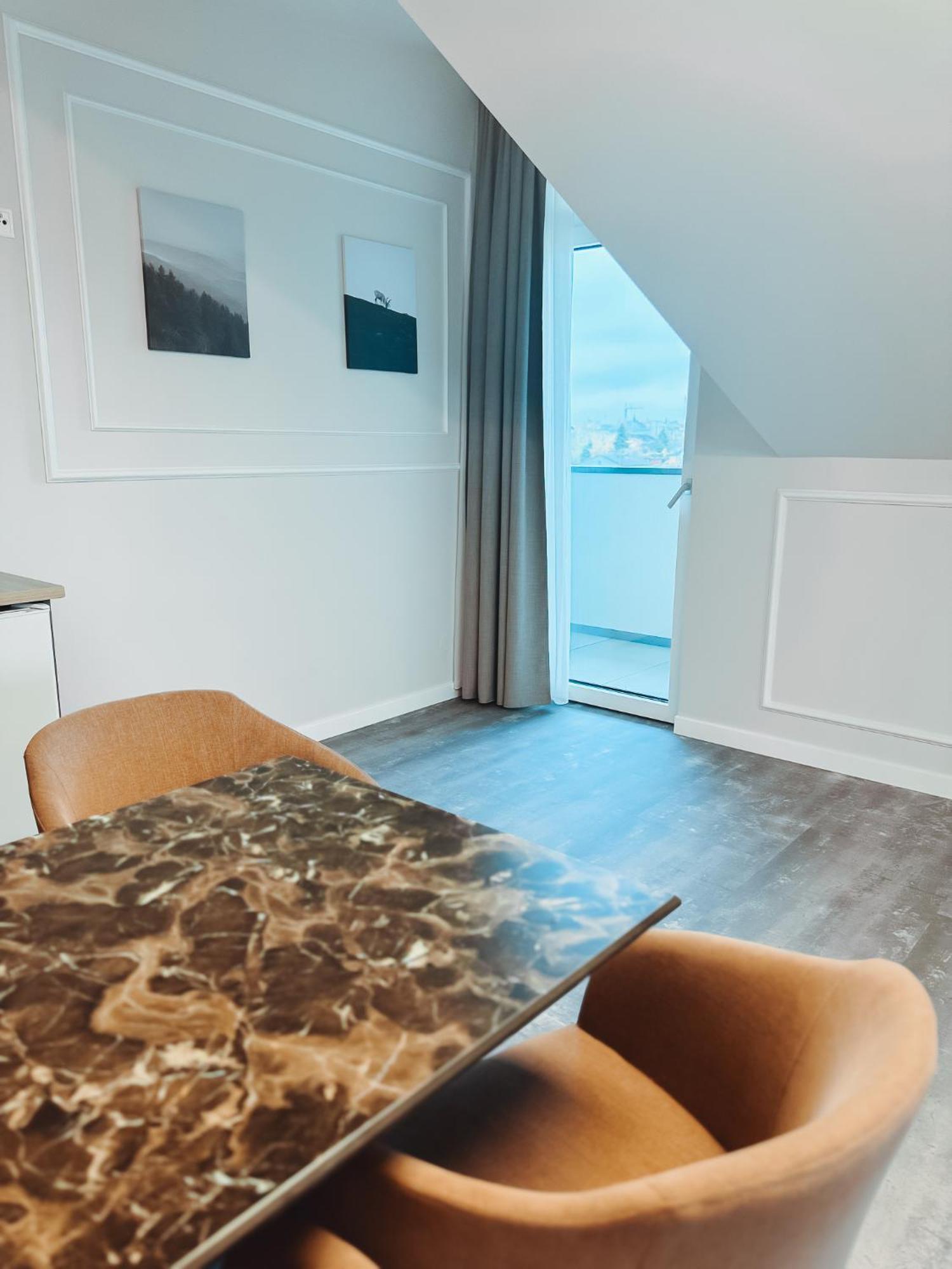 F Hotel 24H Check-In Horsching Bagian luar foto
