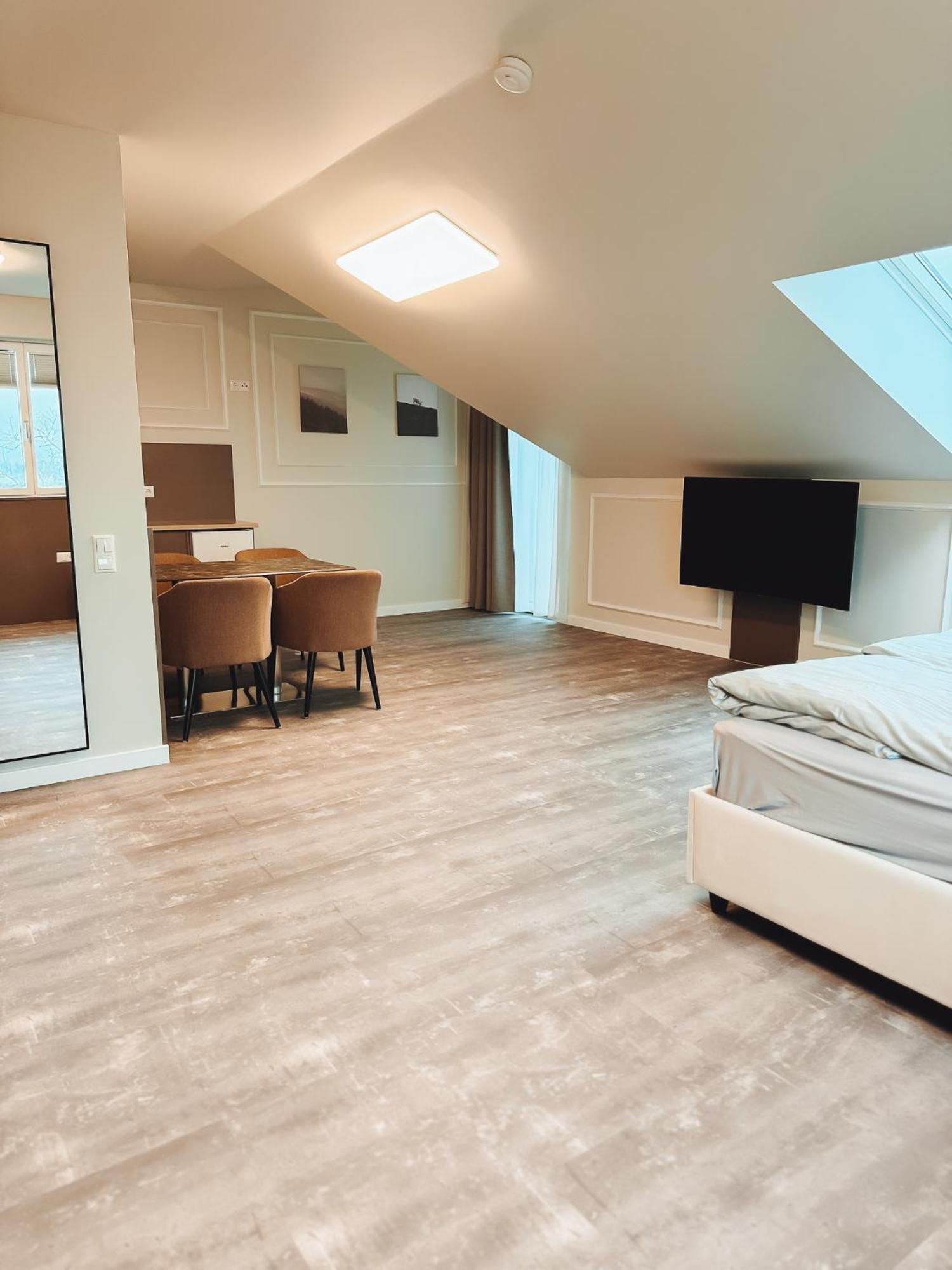 F Hotel 24H Check-In Horsching Bagian luar foto