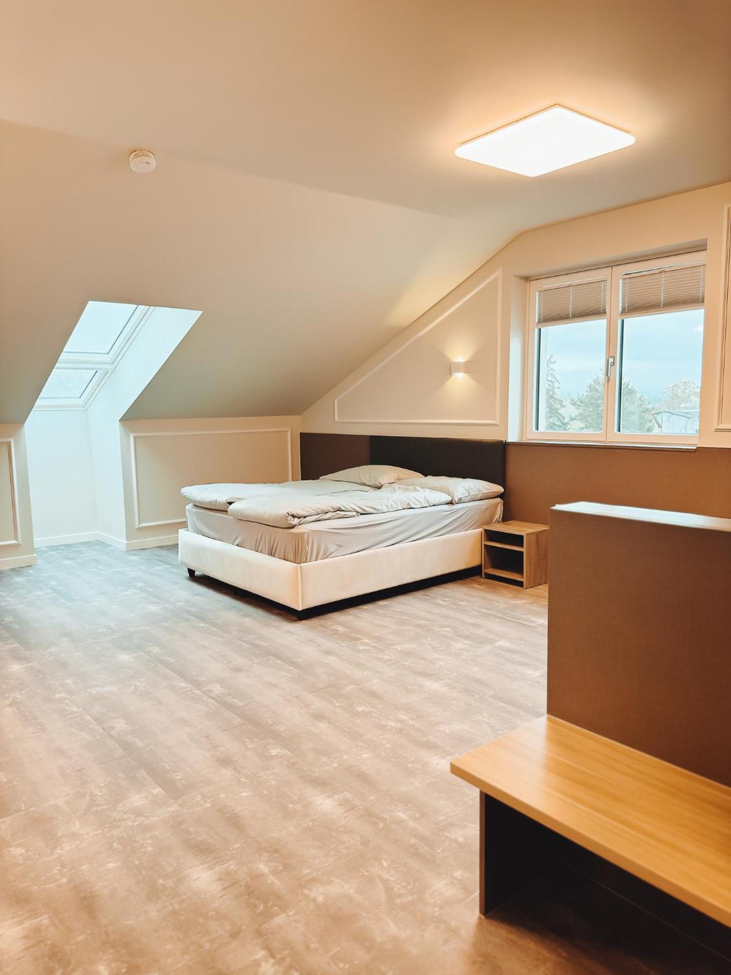 F Hotel 24H Check-In Horsching Bagian luar foto