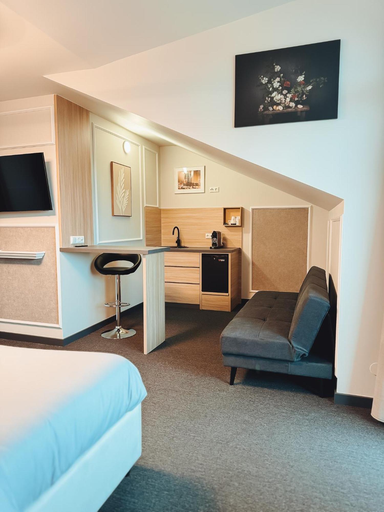 F Hotel 24H Check-In Horsching Bagian luar foto