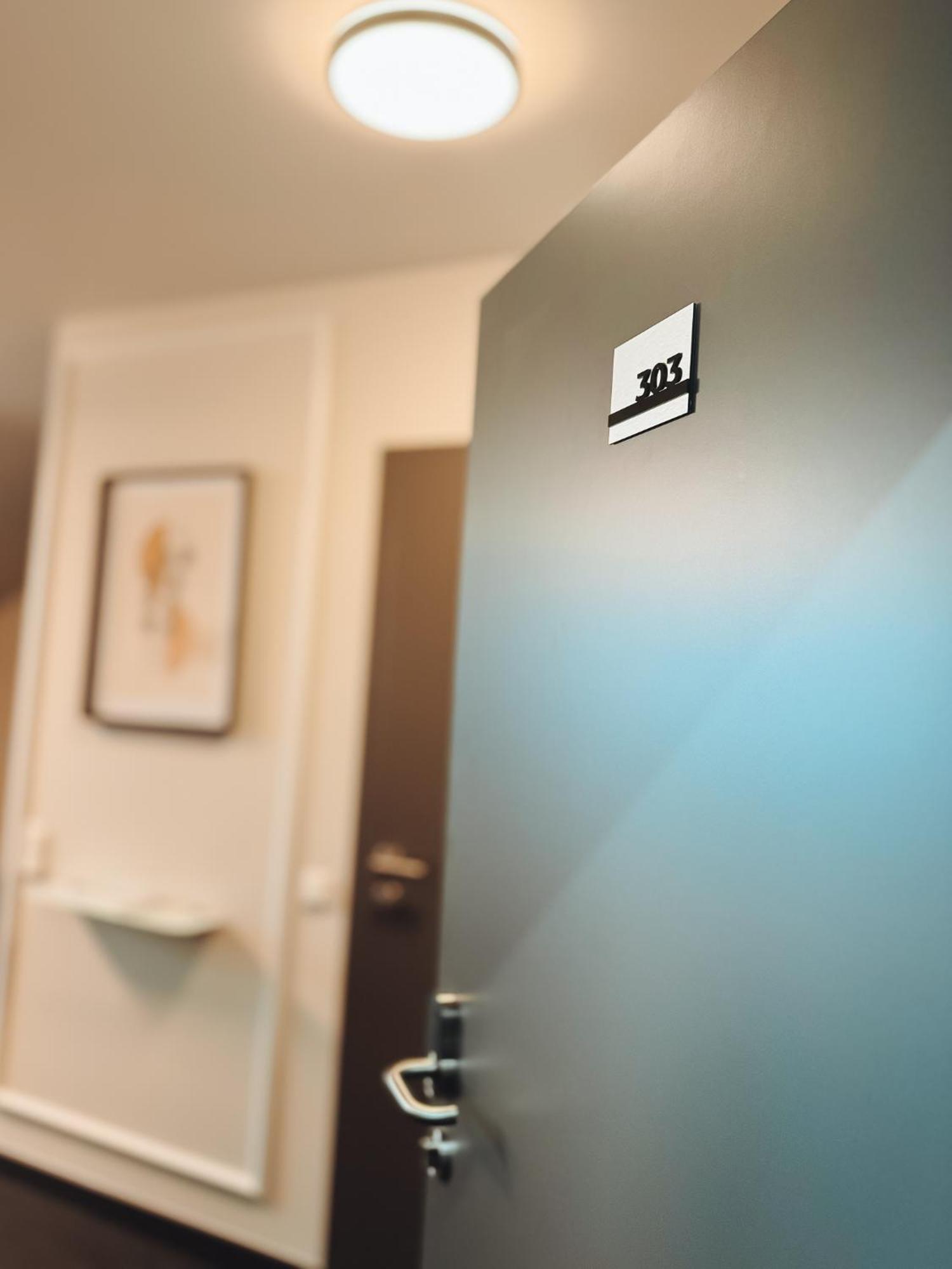 F Hotel 24H Check-In Horsching Bagian luar foto