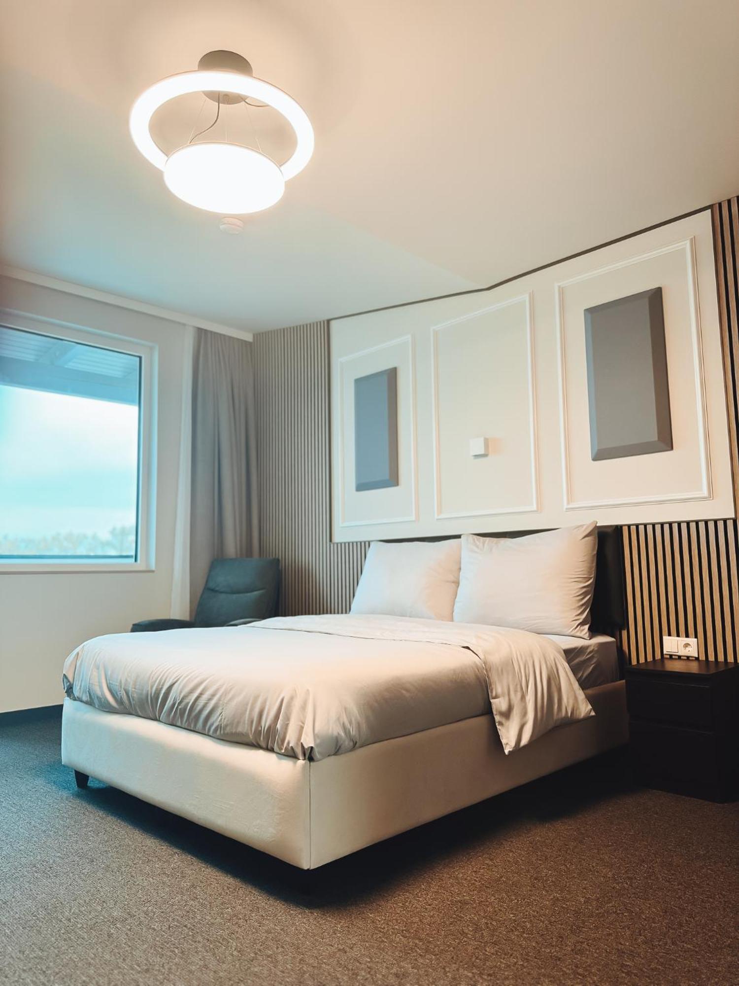 F Hotel 24H Check-In Horsching Bagian luar foto