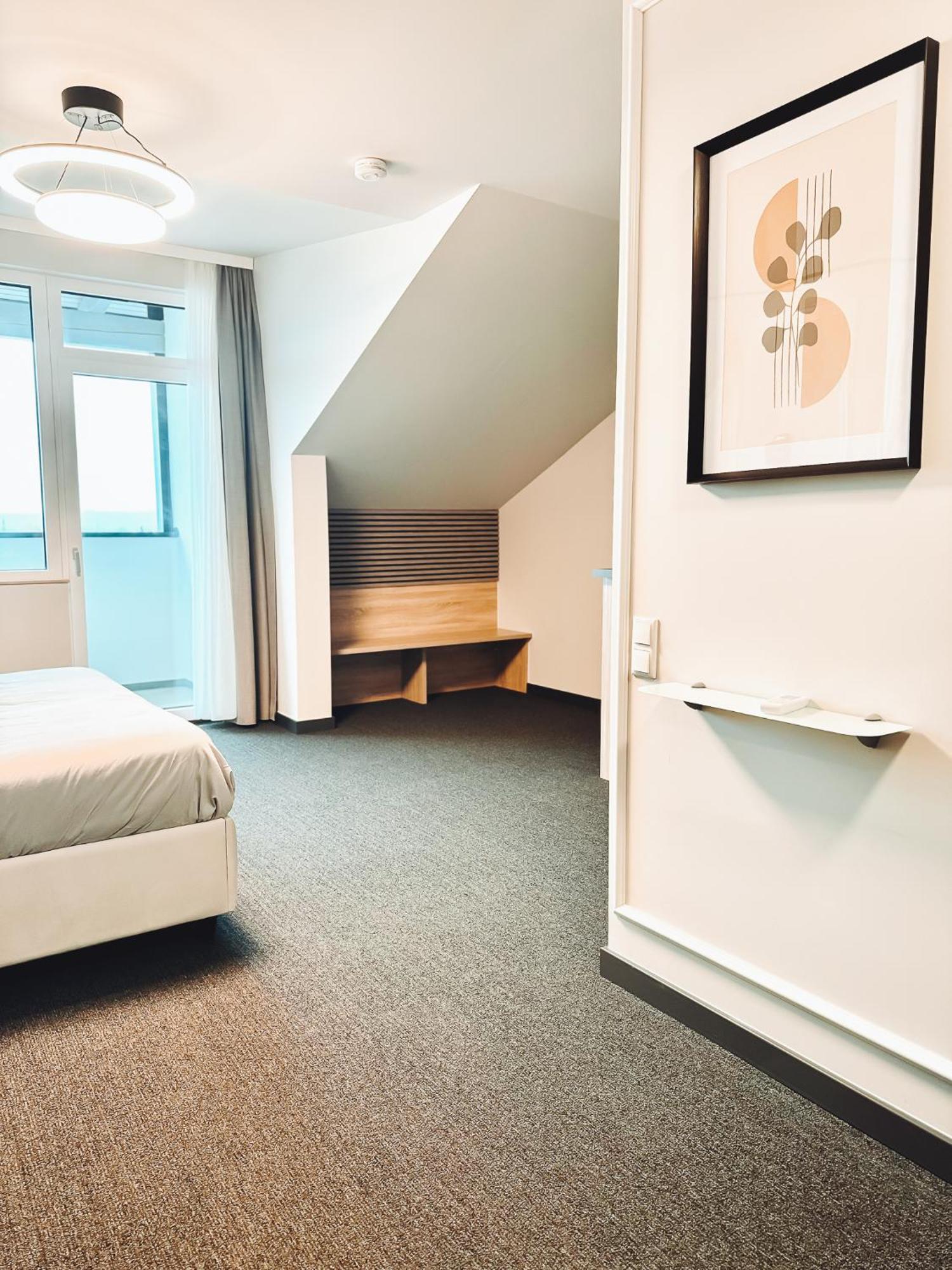 F Hotel 24H Check-In Horsching Bagian luar foto