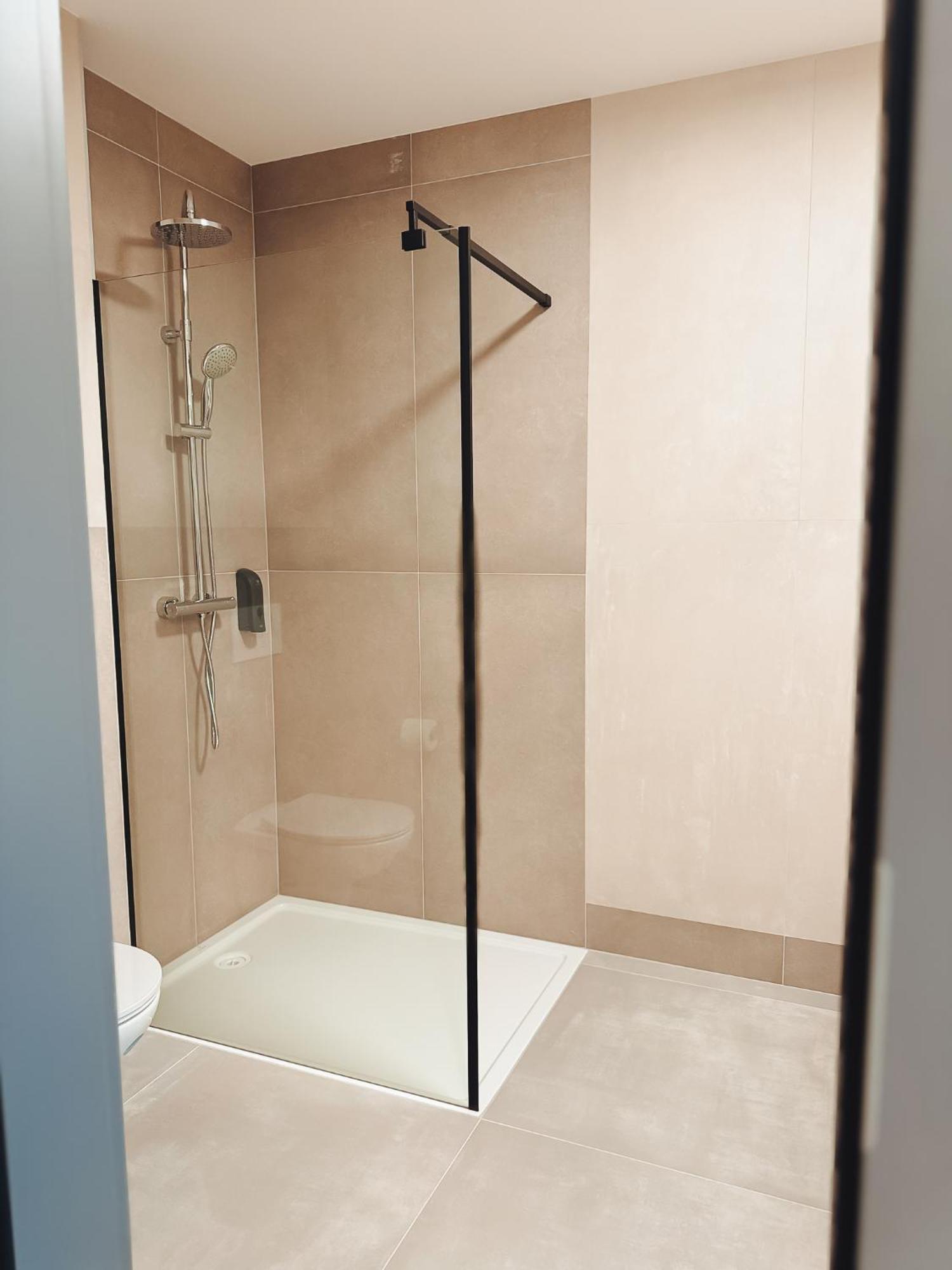 F Hotel 24H Check-In Horsching Bagian luar foto